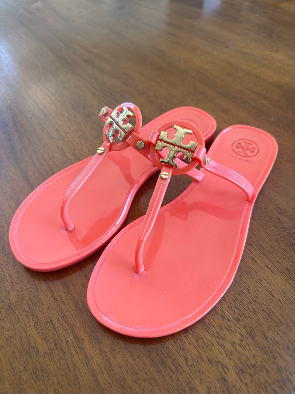 Tory Burch 🌸 Coral Logo Jelly Thong Sandals Mini Miller size 6